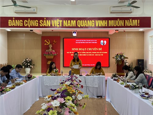 Chi bộ trường MN Tuổi Hoa tổ chức sinh hoạt chuyên đề  Học tập và làm theo tư tưởng, đạo đức, phong cách Hồ Chí Minh gắn với thực hiện nhiệm vụ chăm sóc- giáo dục trẻ 