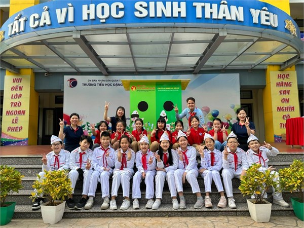 Liên đội Tiểu học Đặng Trần Côn ra mắt công trình măng non  Nhà phân loại rác thân thiện  năm học 2023 - 2024.