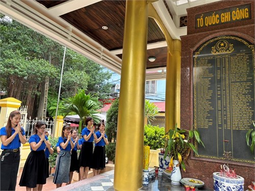 Chi đoàn Trường Tiều học Nguyễn Trãi tri ân tới các anh hùng liệt sĩ nhân dịp kỉ niệm Ngày thành lập Quân đội nhân dân Việt Nam
