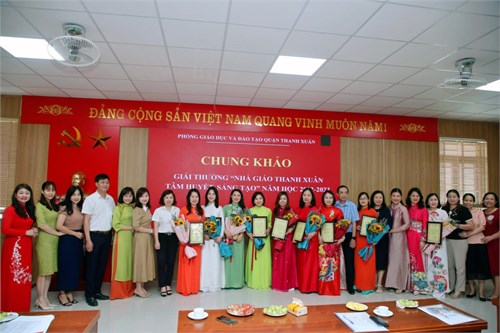 Tự hào nhà giáo xuất sắc Trần Thị Thanh Trang - gương mặt Thanh Xuân Trung toả sáng trong cuộc thi “Nhà giáo Thanh Xuân tâm huyết, sáng tạo” năm học 2022 - 2023.