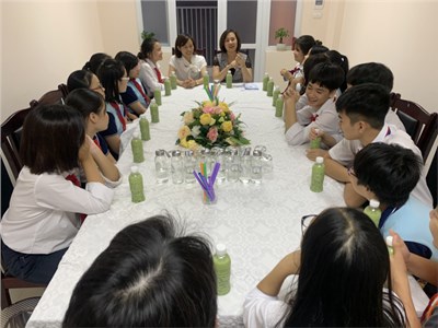 Ban giám hiệu: Trường THCS Thanh Xuân Trung gặp mặt động viên các em học sinh trong đội tuyển học sinh giỏi cấp quận Thanh Xuân