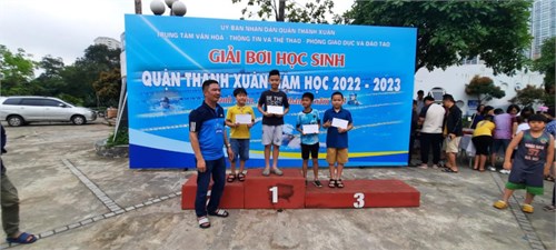 Em Nguyễn Ngọc Duy (Lớp 5A4) dành giải Ba - Giải Bơi học sinh cấp Quận.