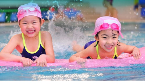 14 lợi ích của bơi lội đối với trẻ em