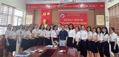 Chi bộ TH Hạ Đình tổ chức Sinh hoạt chính trị “Học tập và làm theo tư tưởng, đạo đức, phong cách Hồ Chí Minh”