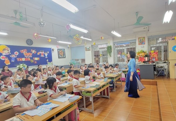 Cô giáo Vũ Ái Thi lên tiết thành công môn Toán lớp 1 tại Hội thi giáo viên dạy giỏi cấp trường