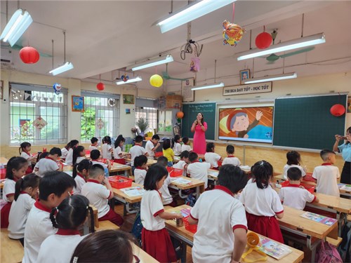 Cô giáo Nguyễn Thu Anh lên tiết Hội giảng thành công, góp phần hình thành, phát triển cho học sinh phẩm chất: nhân ái, trách nhiệm và năng lực điều chỉnh hành vi