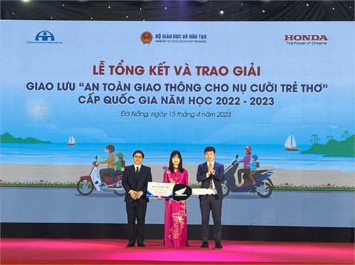 Cô giáo Phùng Thị Minh Hà đạt giải xuất sắc tại hội thi an toàn giao thông