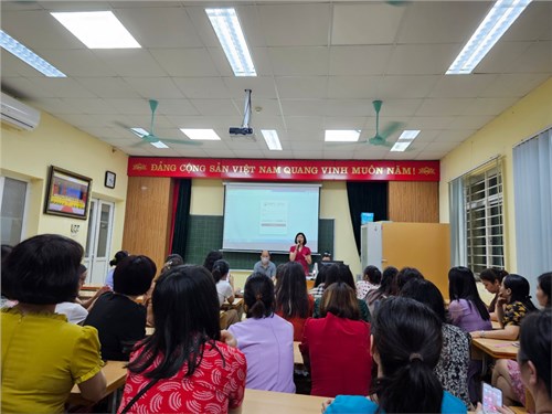 Tập huấn sử dụng phần mềm quản lý cán bộ, công chức, viên chức cho cán bộ, giáo viên, nhân viên tại trường Tiểu học Nguyễn Trãi